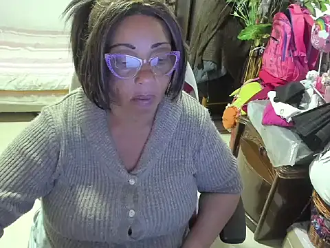 Snapshot of Mrs_mommy_ chatting on 03-07-25, 04:55 Mrs mommy online show from 03-07-25, 04:55