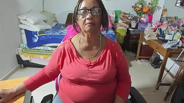 Snapshot of Mrs_mommy_ chatting on 09-19-25, 11:27 Mrs mommy online show from 09-19-25, 11:27