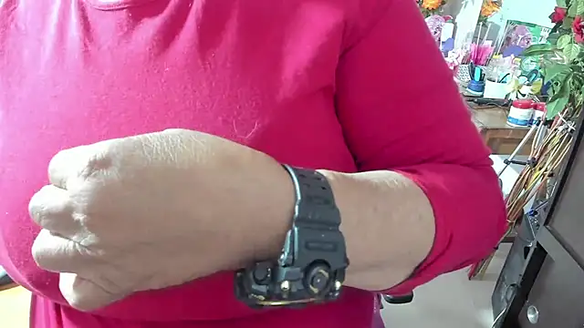 Snapshot of Mrs_mommy_ chatting on 09-24-25, 05:05 Mrs mommy online show from 09-24-25, 05:05