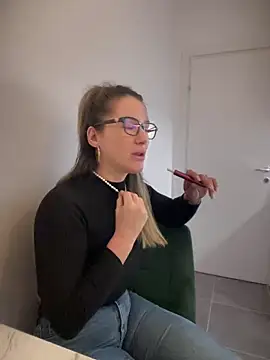 Snapshot of HotXMom chatting on 01-04-25, 04:23 HotXMom online show from 01-04-25, 04:23