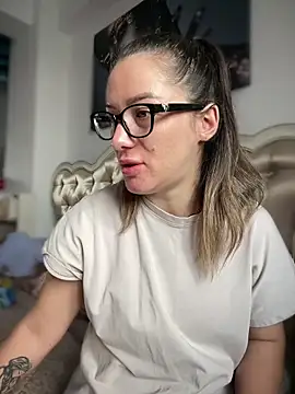 HotXMom online show from 05-18-26, 06:30