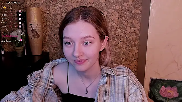 Snapshot of Ksuhesa chatting on 03-21-25, 01:23 Ksuhesa online show from 03-21-25, 01:23