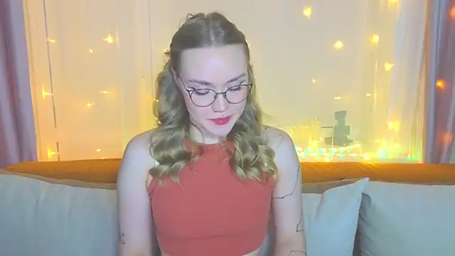 Snapshot of Aurora_Golden1 chatting on 02-02-25, 07:25 Aurora Golden1 online show from 02-02-25, 07:25