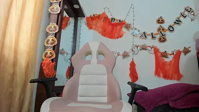 jessica hot 28 online show from 10-30-25, 06:19