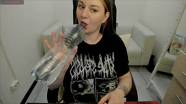 AlisaBacker online show from 01-24-25, 06:35