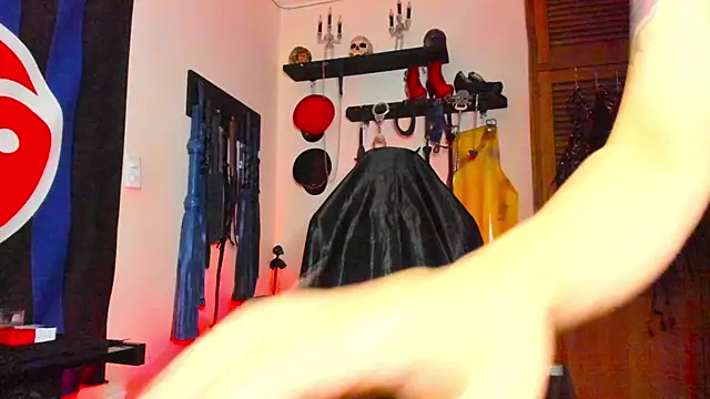 Snapshot of DominatrixBlue chatting on 01-12-25, 06:27 DominatrixBlue online show from 01-12-25, 06:27