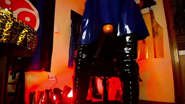 Snapshot of DominatrixBlue chatting on 02-07-25, 06:34 DominatrixBlue online show from 02-07-25, 06:34