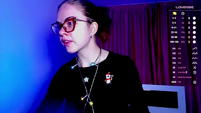 Snapshot of Sarah_HS chatting on 12-19-24, 04:46 Sarah HS online show from 12-19-24, 04:46
