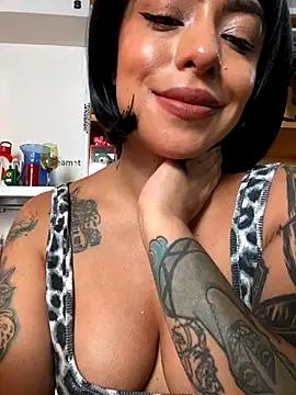 Snapshot of foxxy_nasty chatting on 10-13-25, 08:31 foxxy nasty online show from 10-13-25, 08:31