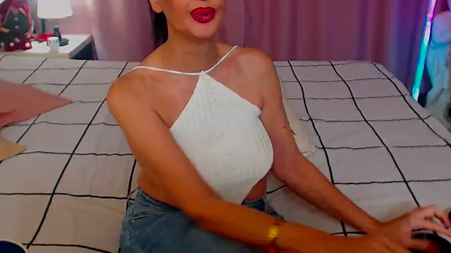 Snapshot of shannon4u chatting on 01-09-25, 01:29 shannon4u online show from 01-09-25, 01:29