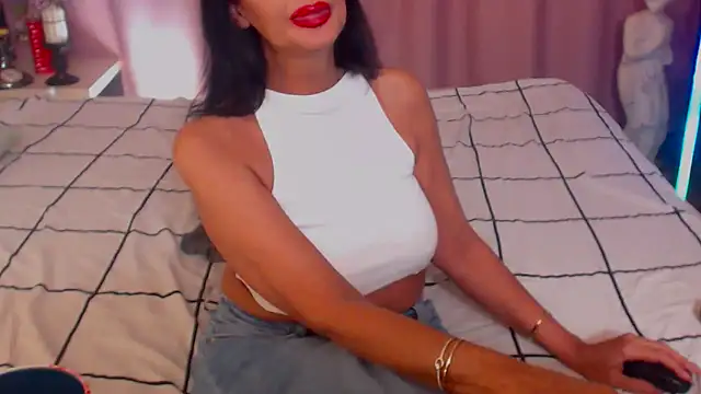 Snapshot of shannon4u chatting on 02-23-25, 07:00 shannon4u online show from 02-23-25, 07:00