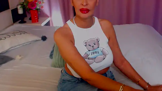 Snapshot of shannon4u chatting on 03-15-25, 11:06 shannon4u online show from 03-15-25, 11:06