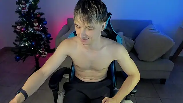 Snapshot of marcusmit chatting on 12-12-24, 06:42 marcusmit online show from 12-12-24, 06:42