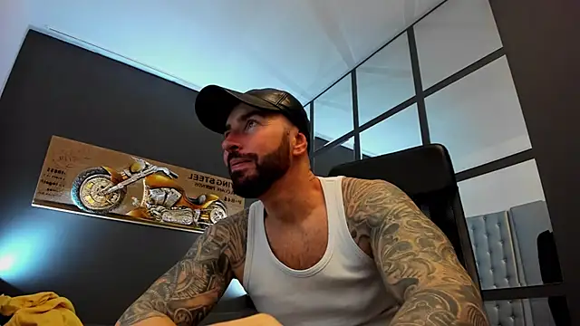 Snapshot of AronGrant chatting on 12-16-24, 08:20 AronGrant online show from 12-16-24, 08:20