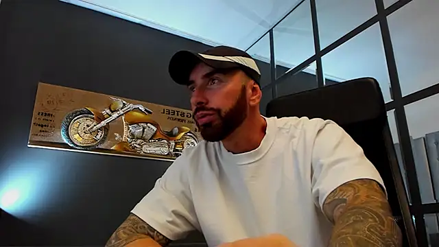 Snapshot of AronGrant chatting on 09-22-25, 09:55 AronGrant online show from 09-22-25, 09:55