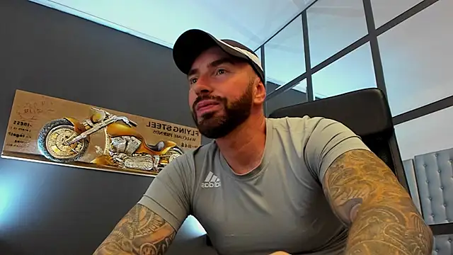 Snapshot of AronGrant chatting on 09-26-25, 10:41 AronGrant online show from 09-26-25, 10:41