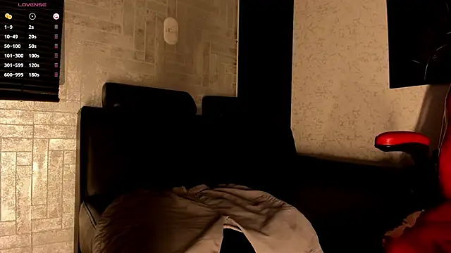 Snapshot of Lil_Curved chatting on 10-21-25, 11:55 Lil Curved online show from 10-21-25, 11:55