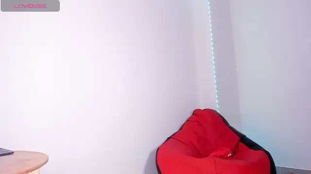 Snapshot of Lil_Curved chatting on 11-18-25, 11:25 Lil Curved online show from 11-18-25, 11:25