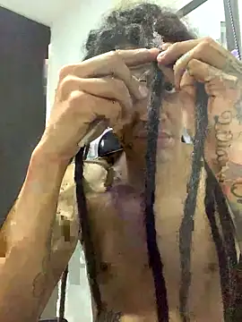 Snapshot of JovenDesobediente chatting on 09-30-25, 04:50 JovenDesobediente online show from 09-30-25, 04:50