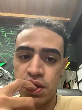 Snapshot of JovenDesobediente chatting on 10-08-25, 09:12 JovenDesobediente online show from 10-08-25, 09:12