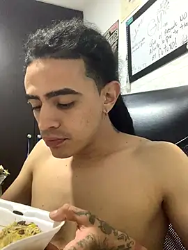 Snapshot of JovenDesobediente chatting on 10-14-25, 04:46 JovenDesobediente online show from 10-14-25, 04:46