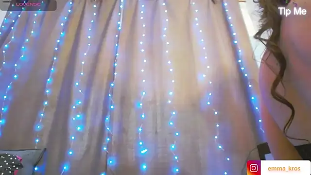 Snapshot of EmmaKrosss chatting on 05-22-26, 10:32 EmmaKrosss online show from 05-22-26, 10:32