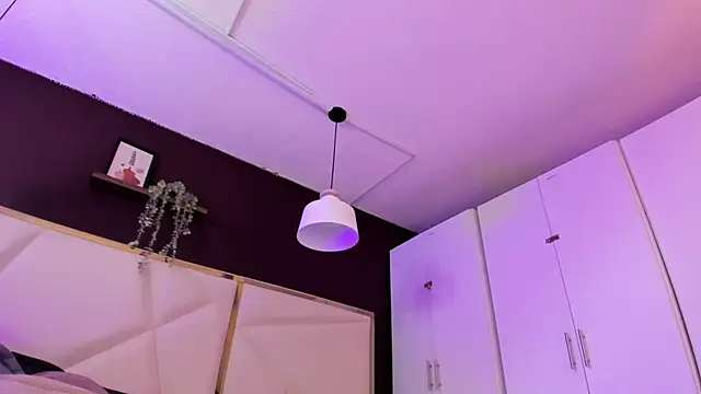 April bowie online show from 11-26-25, 11:11