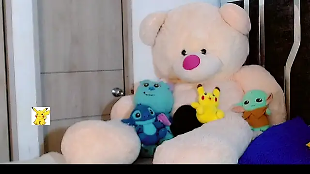 Snapshot of honey_skin chatting on 12-21-24, 06:19 honey skin online show from 12-21-24, 06:19