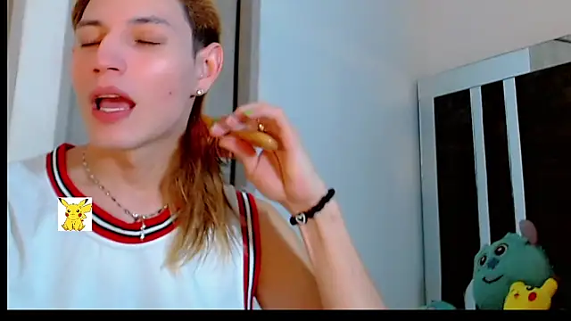 Snapshot of honey_skin chatting on 02-18-25, 09:31 honey skin online show from 02-18-25, 09:31