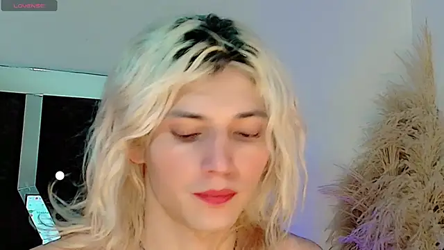 Snapshot of honey_skin chatting on 07-08-26, 09:52 honey skin online show from 07-08-26, 09:52