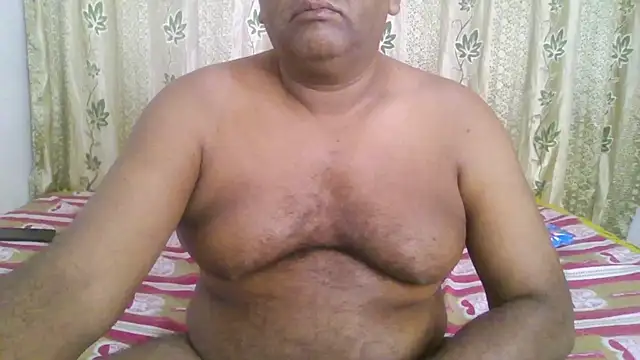 Snapshot of Beargryzzly chatting on 12-18-24, 06:21 Beargryzzly online show from 12-18-24, 06:21