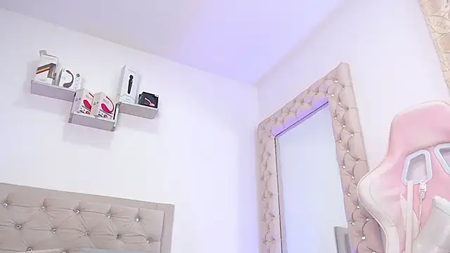 lorennahernandez01 online show from 01-10-25, 12:36