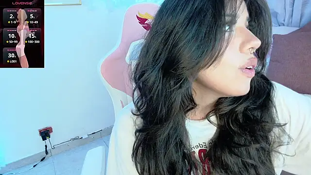 Snapshot of Ag4ta_ chatting on 02-05-25, 01:37 Ag4ta online show from 02-05-25, 01:37