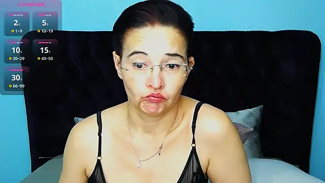 Snapshot of StaceyDarling chatting on 12-20-25, 12:01 StaceyDarling online show from 12-20-25, 12:01