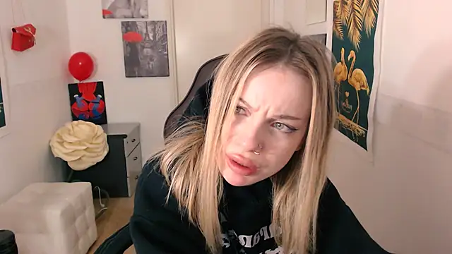 HeyDoraa online show from 12-04-24, 01:42