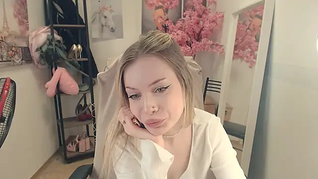 HeyDoraa online show from 12-06-24, 04:49