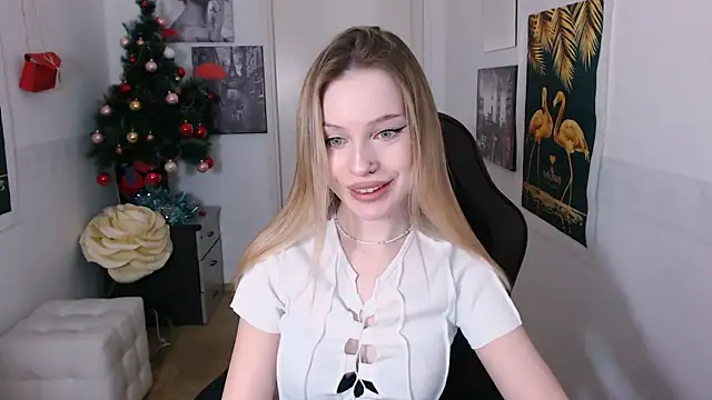 HeyDoraa online show from 12-19-24, 03:08