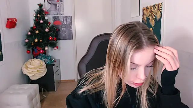 HeyDoraa online show from 12-21-24, 03:20