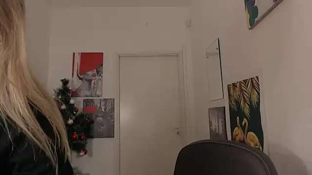 HeyDoraa online show from 01-19-25, 03:21