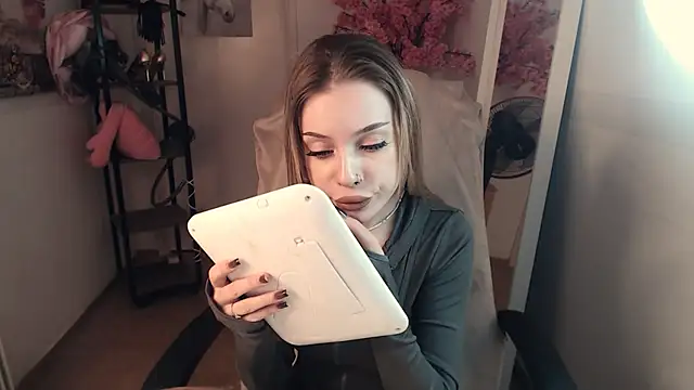 HeyDoraa online show from 02-23-25, 06:34