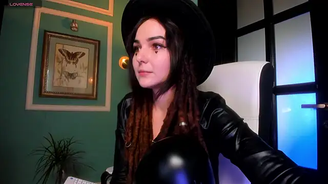 1Munique online show from 11-15-25, 01:07