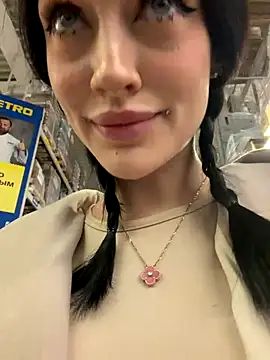 Melissa crazy online show from 12-20-25, 03:41