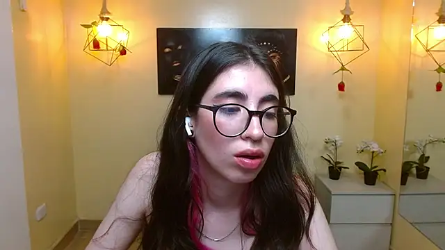 Snapshot of LenaRoses chatting on 03-02-25, 02:51 LenaRoses online show from 03-02-25, 02:51