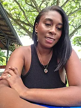 HanaThompson online show from 06-11-26, 05:22