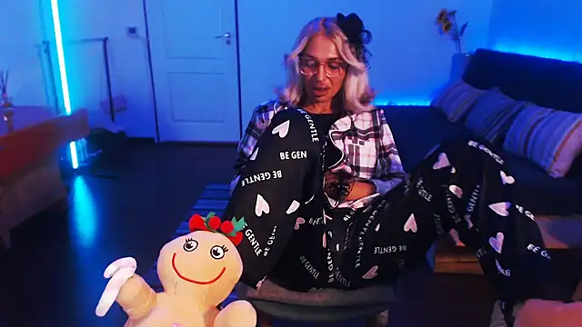 Snapshot of beauty_chl0e chatting on 12-12-24, 08:53 beauty chl0e online show from 12-12-24, 08:53