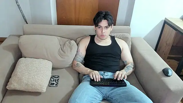 Snapshot of Markuss_b chatting on 02-01-25, 02:37 Markuss b online show from 02-01-25, 02:37