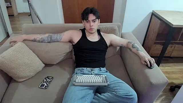 Snapshot of Markuss_b chatting on 02-07-25, 02:08 Markuss b online show from 02-07-25, 02:08