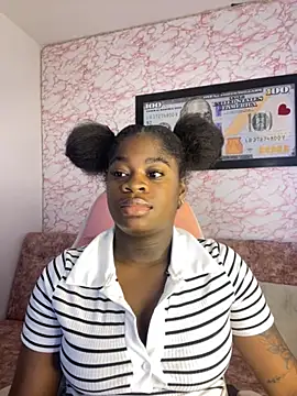 Snapshot of Tamara_Lubezkii chatting on 10-05-25, 05:33 Tamara Lubezkii online show from 10-05-25, 05:33