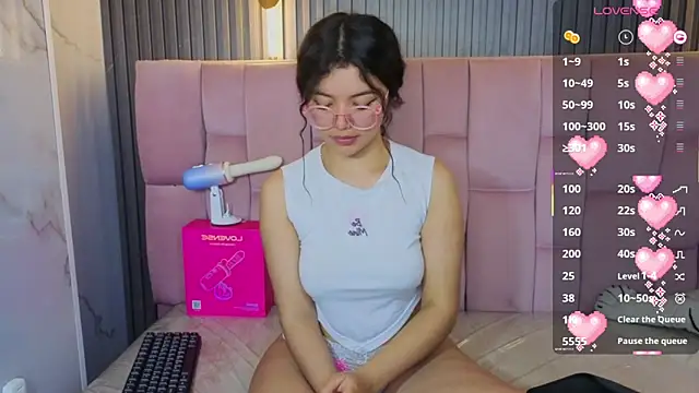 victoria castillo b online show from 12-17-25, 03:18