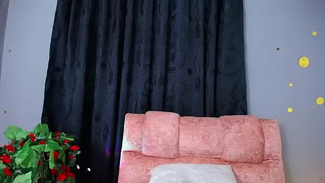 Snapshot of saskya_deluxxe_oficial_ chatting on 12-31-24, 08:23 saskya deluxxe oficial  online show from 12-31-24, 08:23